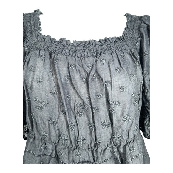 OLD NAVY Puff-Sleeve Smocked Embroidered Babydoll Blouse Elegant Women's SZ M - Picture 3 of 7